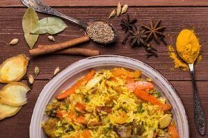 Arroz con cúrcuma: receta fácil tipo “arroz amarillo” (con trucos para que quede suelto)